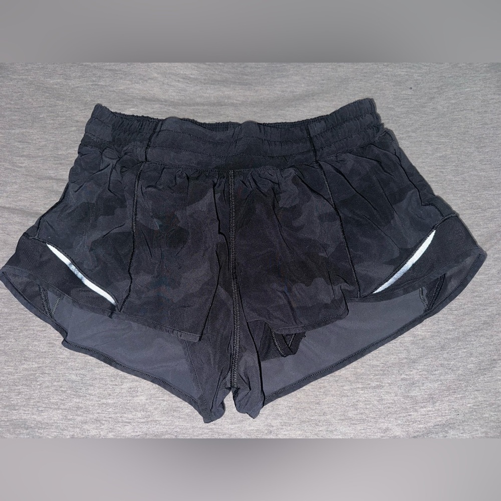 Lululemon black camo Hotty Hot shorts size 8